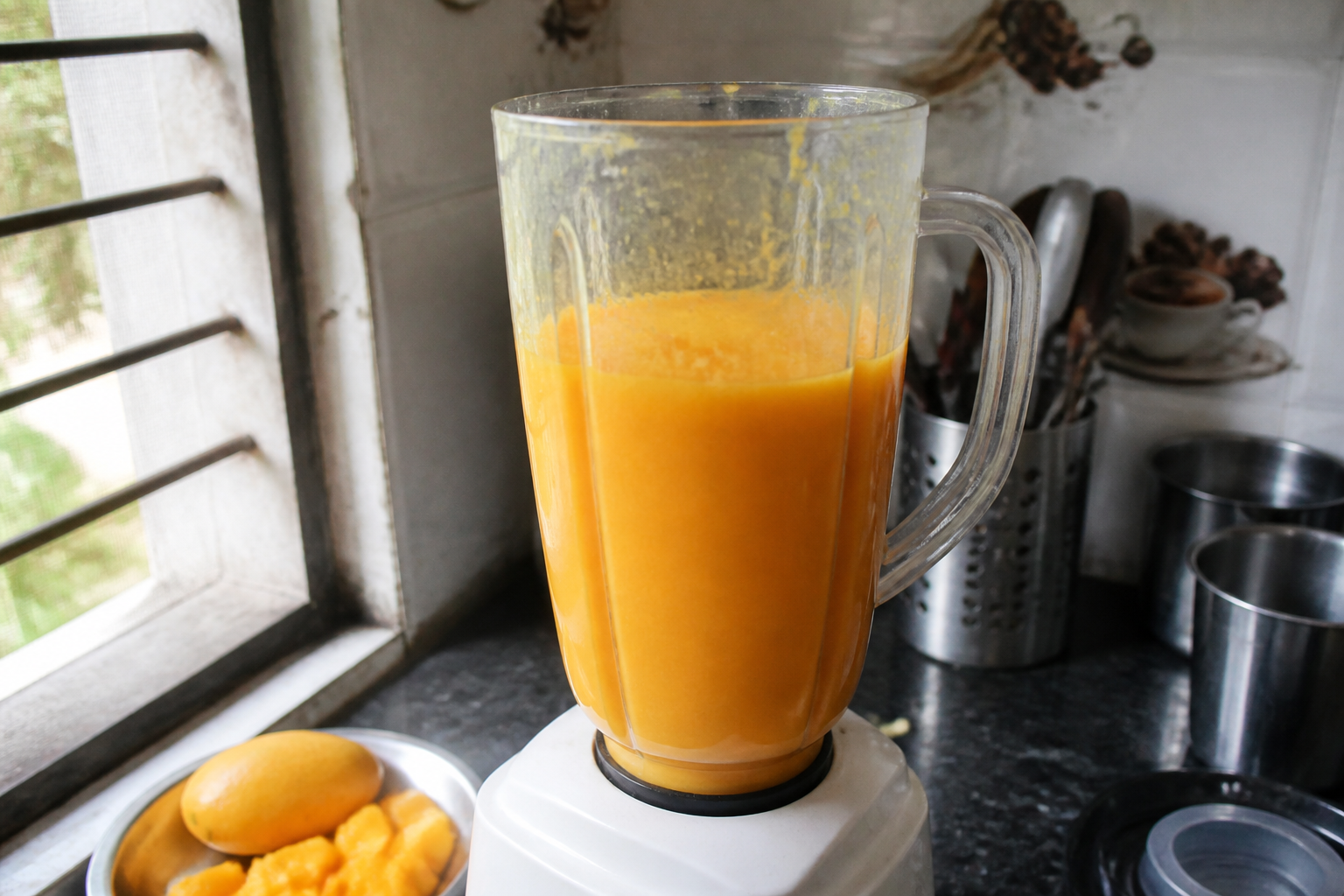 Creamy Mango Lassi — step 1